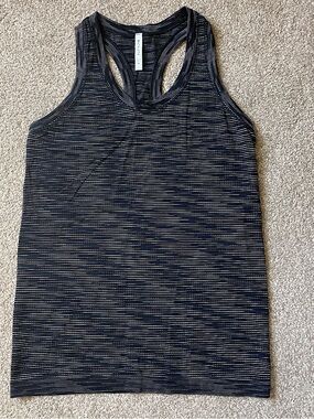 🎉Athleta Renew Seamless Racerback Tank, Women’s Size Med, Bkack & White Striped